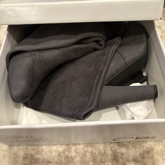 New in Box Steve Madden “Gorgeous” gray Boot size 8.5 - Picture 4 of 4